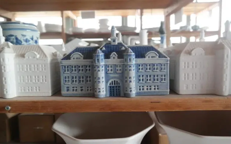 Dutch delight: the timeless charm of Delft Blue tiles as gifts